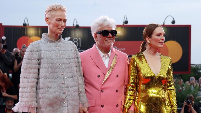 Tilda Swinton, Julianne Moore Stun Venice in Pedro Almodóvar Film 5